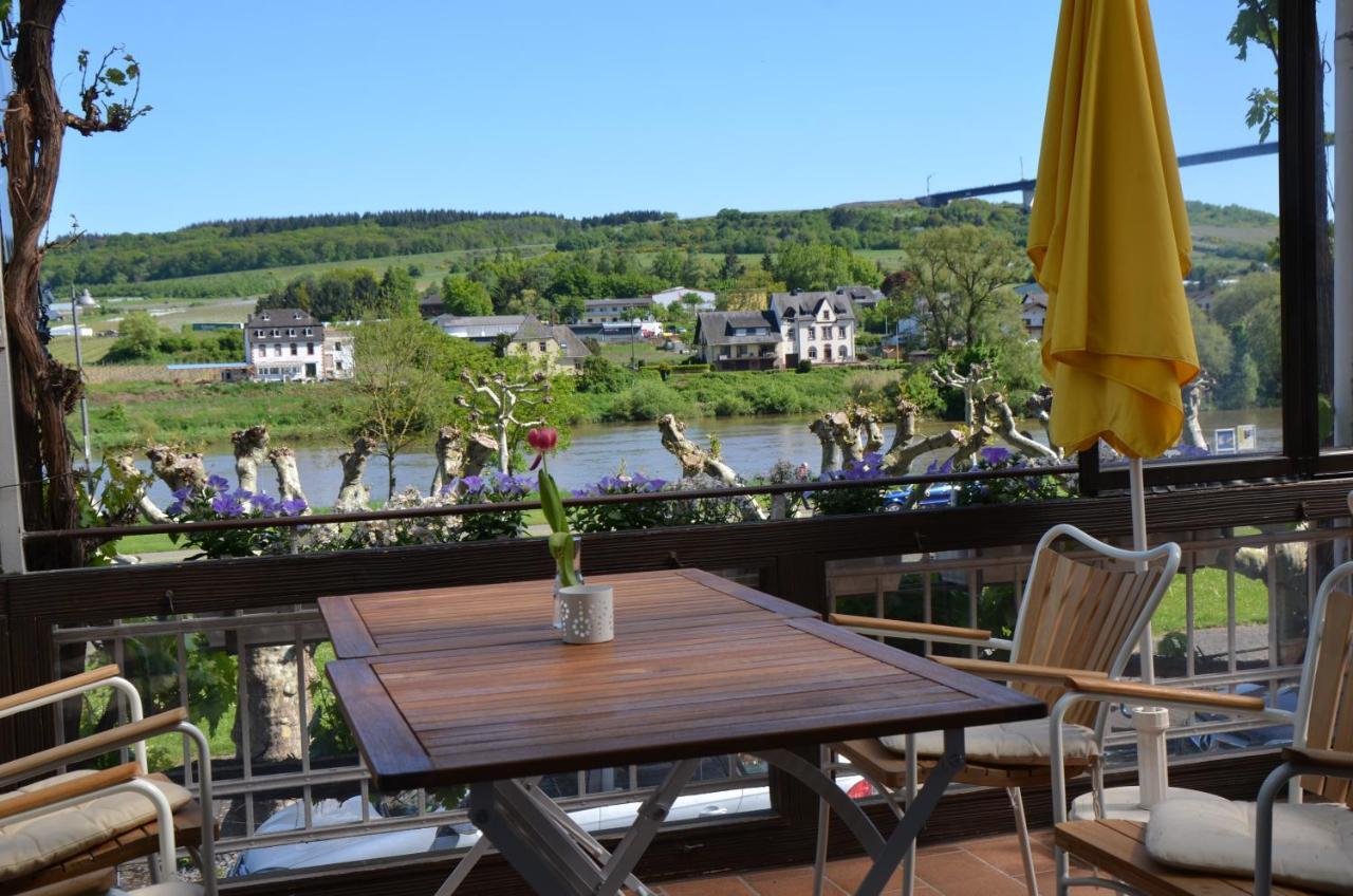 Weingut Erbes-Henn Hotell Ürzig Eksteriør bilde